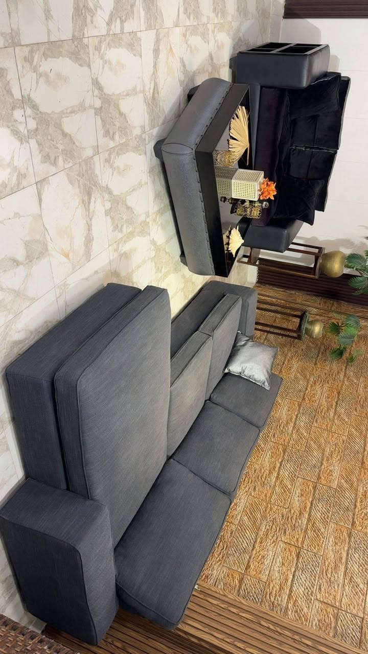 طقم كنب راقي جداً 🛋️🤍
من home centre خشب سويد 🪵 فخم و ثقيل جداً ، اسفنج دانلوب ،ارضيات zig zag الظهر بوليستر طبي بالكامل " ، قماش جيكار فاخر و شاموا مخمل استخدام بسيط جداً بحال الوكاله . (( بسعر مغري جداً )) الله يبارك لصاحب النصيب ✨🤍
 .


**إذا كنت صاحب هذا الإعلان وتريد حذفه لأي سبب، رجاءا أرسل رسالة إلى الدعم الفني**