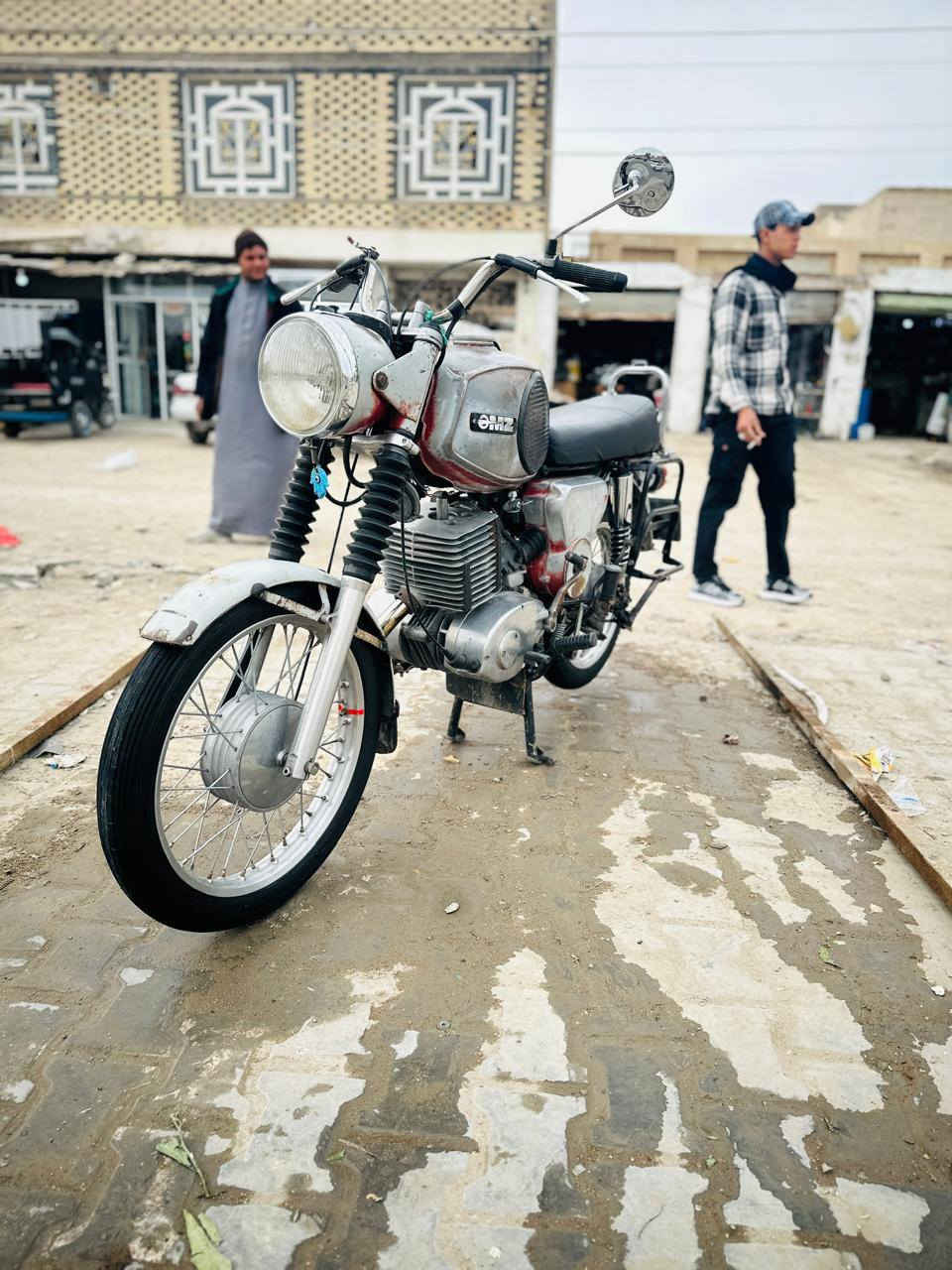 سلام عليكم عيني الجنايه ماطور البيع واحد وثمانين ماطور بلادي لحيم مابيه سايس ٢ عل فتح ماطور جاهز عله اخرر حبايه الف مذب عليه سنويه بدون راعي حته كتاب بيه مال الشركه مالته مكاني نجف حي شرطه السعر مليون وتسعميه وبيه مجال الشراي يخابريني وبيه خير ويدلل ***********
