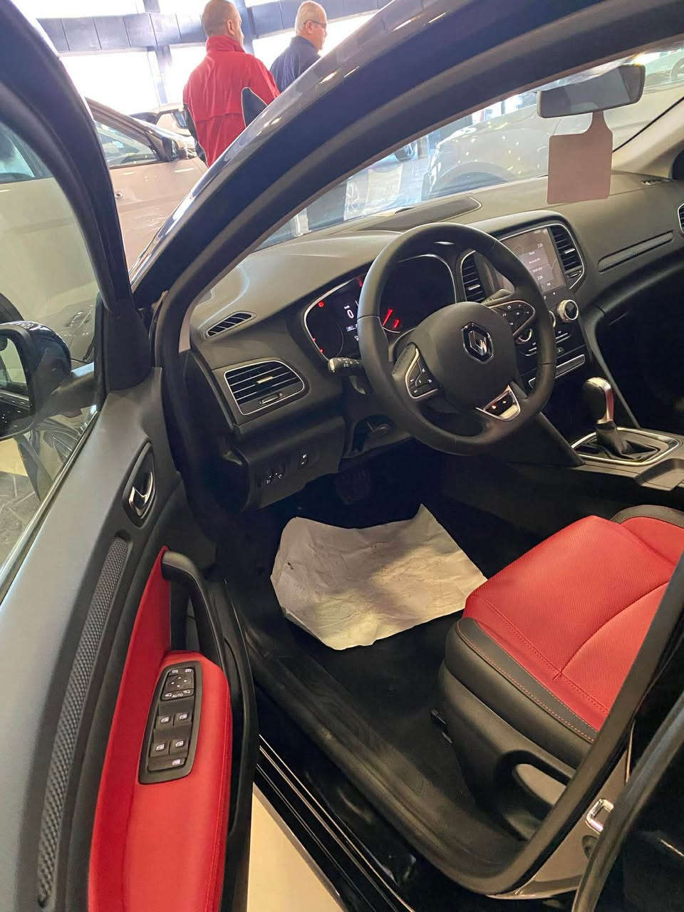 رينو ميكان 2023
كير محرك كهربائيات ياباني نيسان سنترا كلها 
ماشيه 22 الف ايد وحده من الشركه 
مكفوله من الرقم للرقم 
سياره فول مواصفات 
رقمها اربيل دولي 
رقم سنويه هزه كلها جديد 
مكان اربيل 
***********
*********** أربيل, العراق
