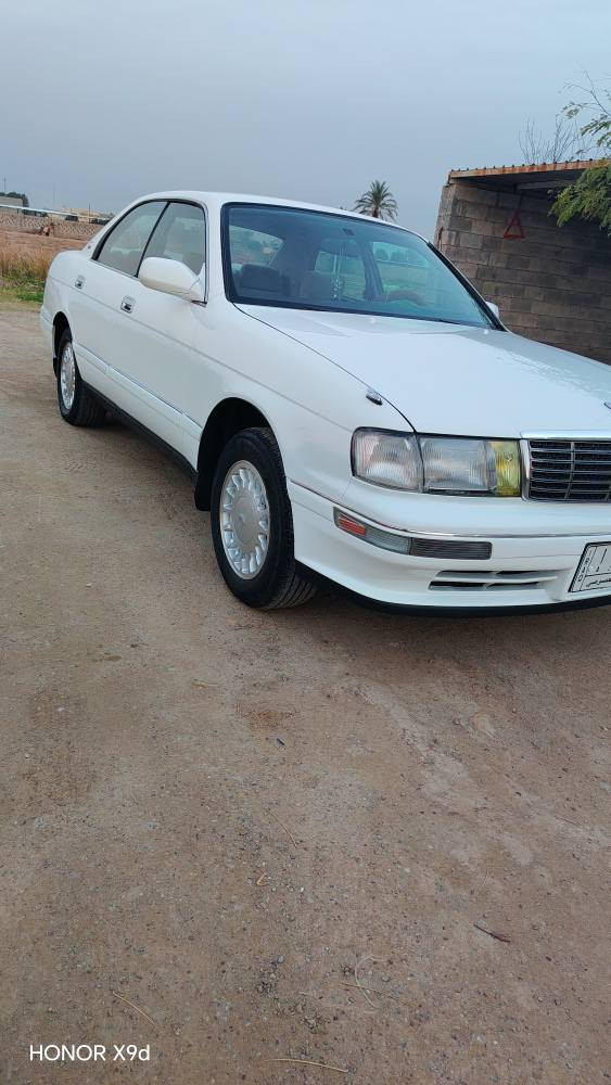 السلام عليكم كراون بطه للبيع موديل 94 رقم صلاح الدين مشروع وطني لل 27  تحول مباشر كفاله من الضربه والكص سياره بلاديه فقط رش جماليه فرن حراري شركه جديده مال جناي محرك كير صدر تخم تاير كهربائيات شرط كلها علبلاد جام اخضر سياره خير من الله جديده للجناي بالخير عل ياخذها المكان صلاح الدين بلد للاتصال ***********
