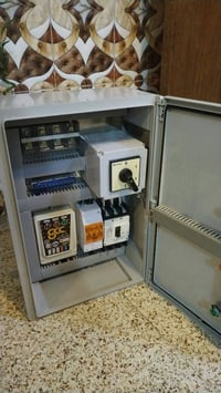 كهربائي تأسيسات متواجد بالدورة للتواصل على رقمي 07713172272