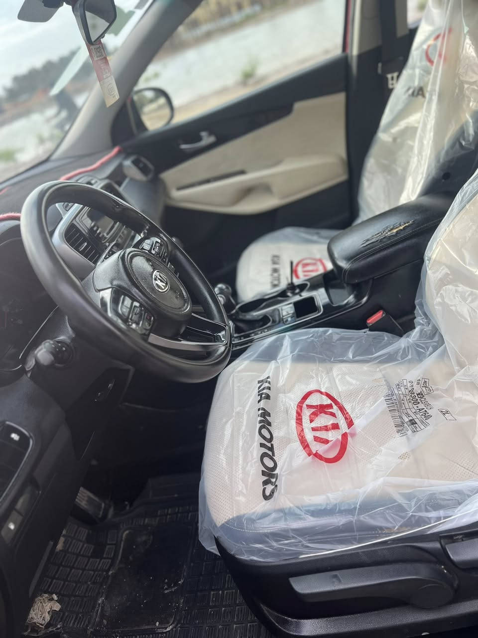 السلام عليكم سورنتو 2016 امريكي  4سلندر
رقم بغداد بسمي مداور ثاني يوم مكان السيار هو الديوانيه 
***********
سعر ١٦٠وبيها مجال
