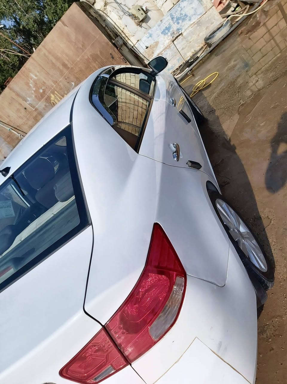 السلام عليكم 
سيراتوا موديل 2012
كفالة عدة طخة خفيف جوة رقم الجنطة فقط والباقي مكفول ماشية 127 رقم سليمانية سنوية لسنة 2027 
مواصفاتها اشاير بالمري ومري شفط  تحكمات استيرن شفتات تدفئه وتبريد السيارة جاهزه ماناقصها شي  والسونار موجود خاص المكان صلاح الدين سامراء ***********
السعر ١١٥ وبيها مجال للشراي
