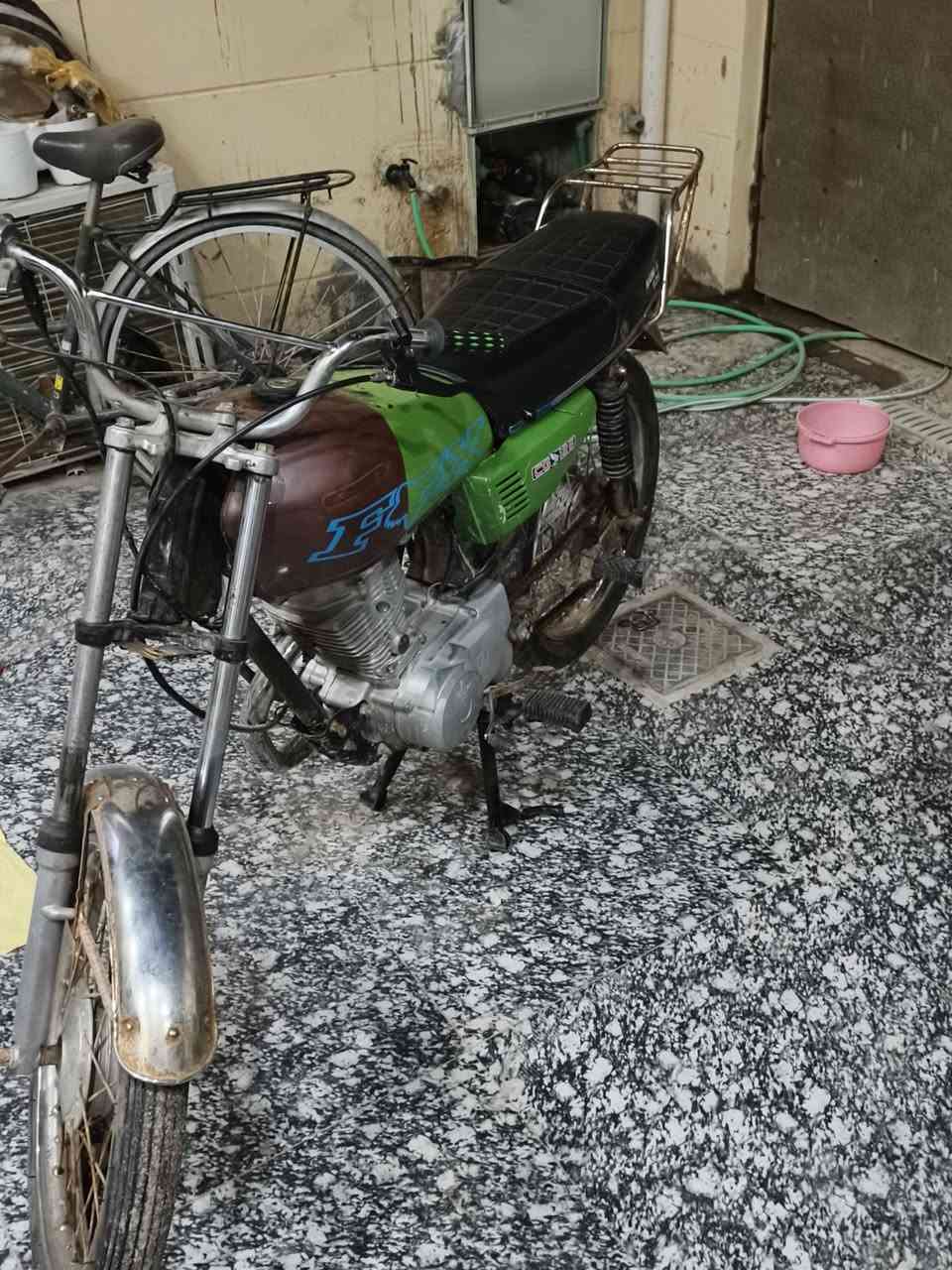 سلام عليكم إدراجه للبيع سعره ٢٥٠دراجه عوزه بس كابريته تكطع مكاني جزيره رقمي ***********
