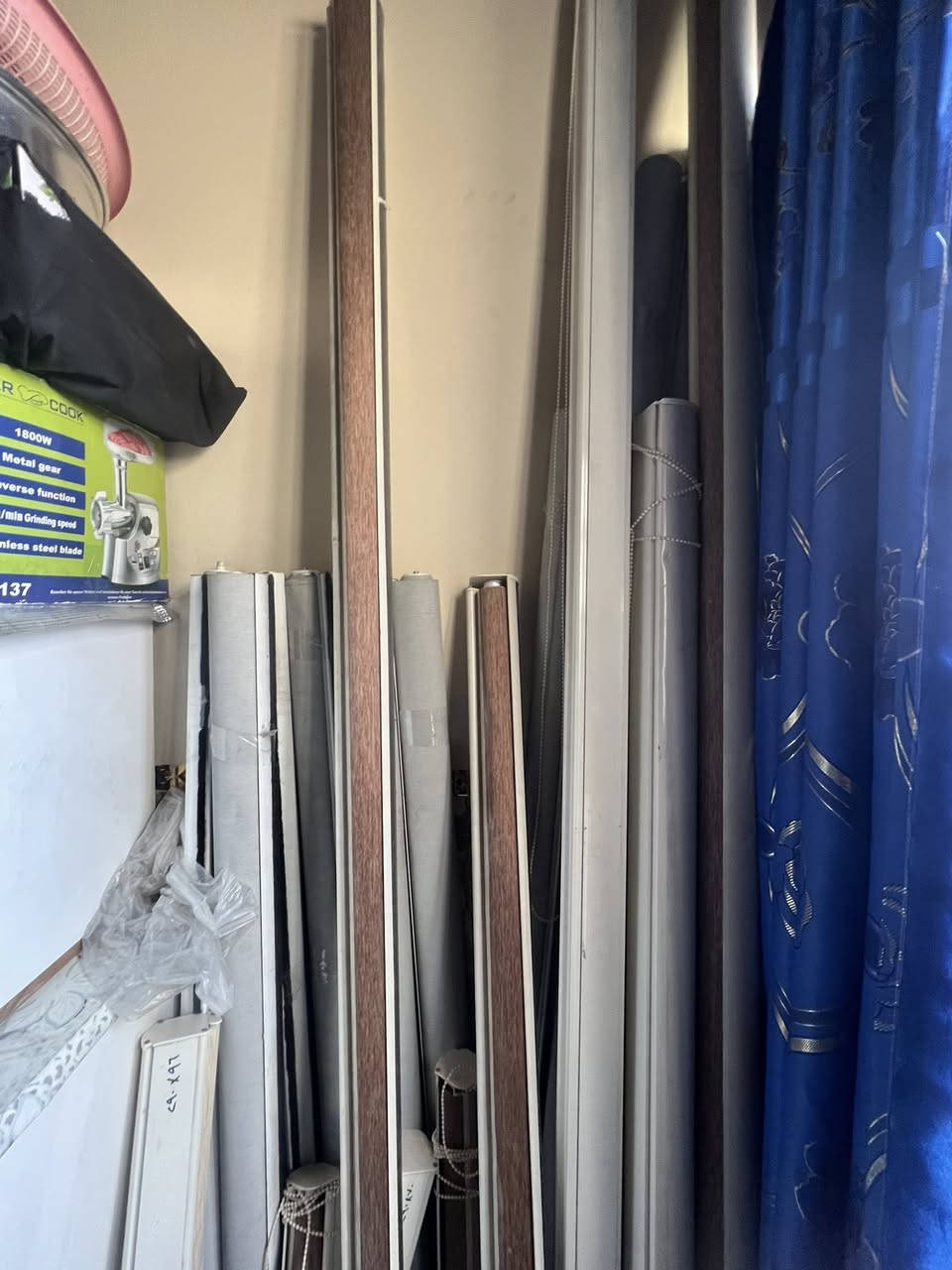 سلام عليكم بردات سعرهن مناسب سحب تركي اصلي مو صيني لي موجود ب سوك شرط تجيب وياك ابو بردات وتتأكد منه اصلي يلا تاخذ عندي كميه منهن اقل وحده مترتين من مترتين وانت صاعد مكاني بغداد مدينه الصدر ***********
