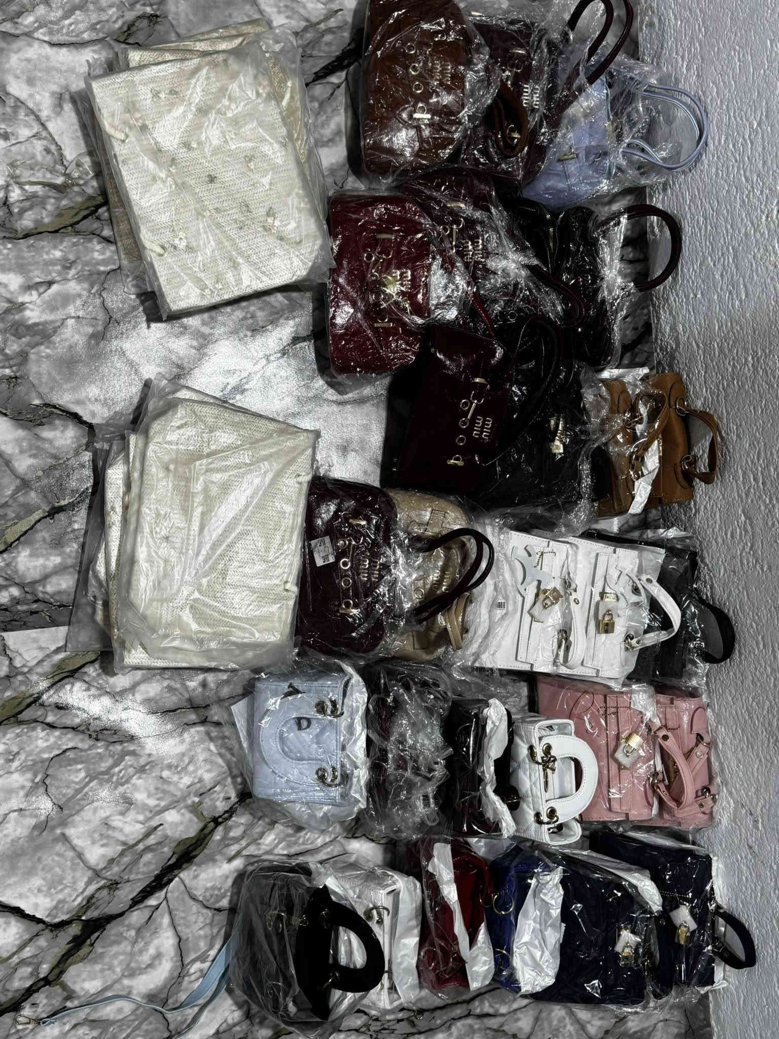 � شلعــة حقائب مميزة 🔥

 • هيرمز (10 قطع × 4 آلاف)
 • ديور (8 قطع × 3 آلاف)
 حقيبه miu miu  عدد 8 سعر 4الف
 • توت باك (11 قطعة × 2 آلاف)�ميدالية الكرز عدد 8 كلهن ب5 الف
المجموع 37 قطعة بسعر 123 الف

‪0786 165 0745‬
