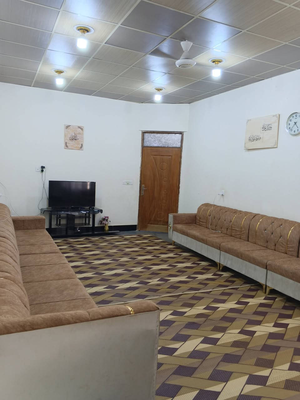 بيت للبيع في حي المثنى خلف الخضراء قرب جامع الوهاب.
يتكون من طابق واحد
غرفتين نوم و صالة و مطبخ و صالة استقبال 
المساحة 212 
عرض الشارع 15 

للإستفسار
***********
