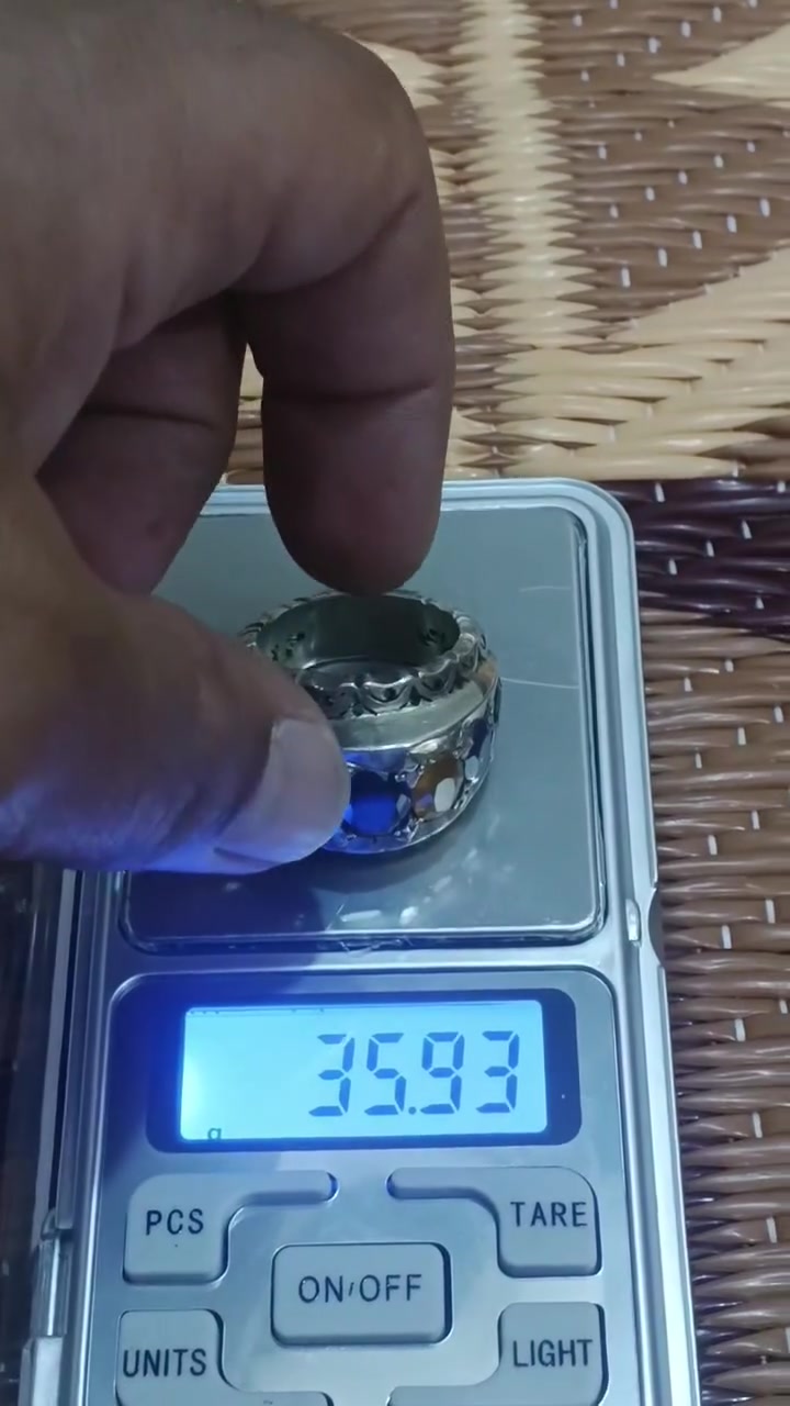 السلام عليكم 
جامع الاحجار صياغه يدويه ثقيله وبي احجار كلها اصليه مثل ما واضح في الفديو مهتم يتفضل خاص حبايب يوجد توصيل كافه العراق


**إذا كنت صاحب هذا الإعلان وتريد حذفه لأي سبب، رجاءا أرسل رسالة إلى الدعم الفني**