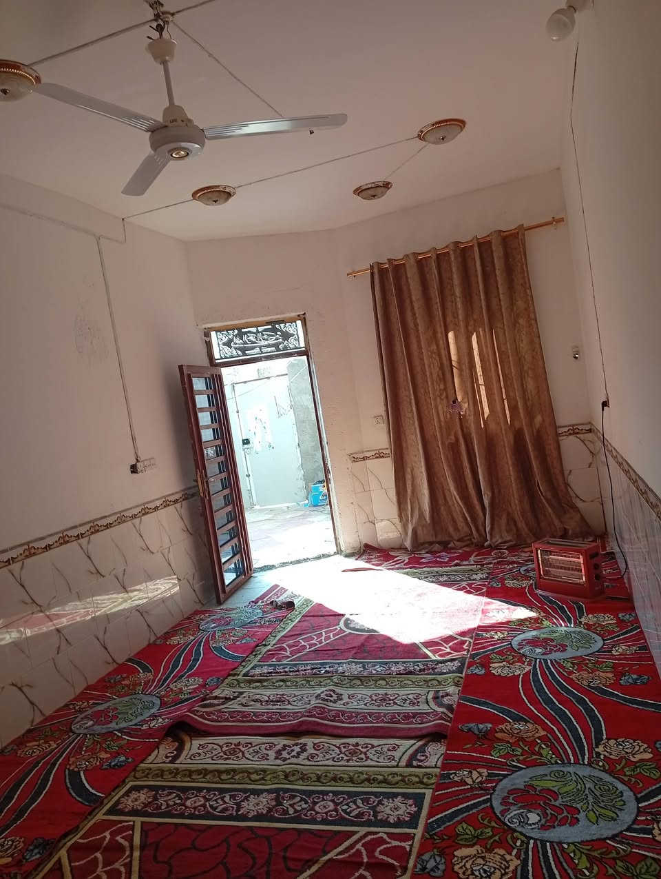 بيت زراعي حي عسكري نهايه شارع30
السعر 35مليون لتواصل واستفسار
*********** مساحته 180م
