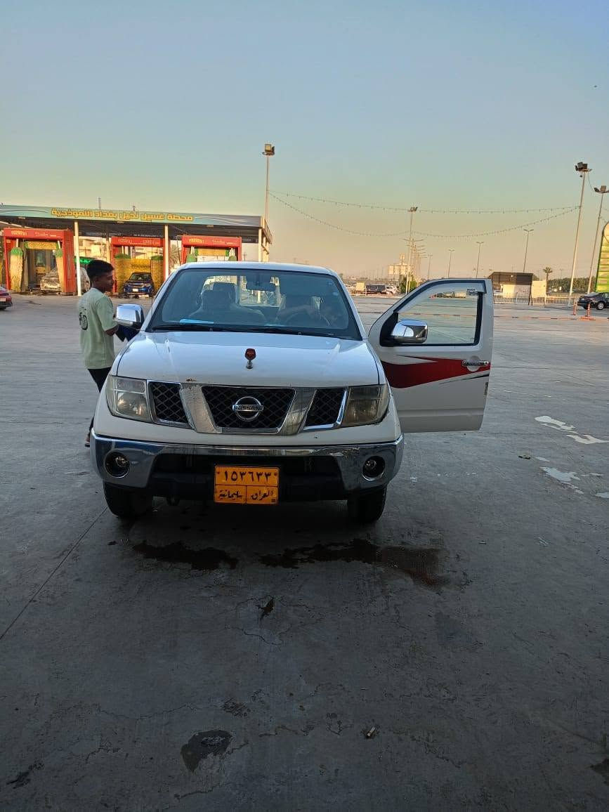 نيفاره ٢٠٠٩ بيه صبغ باب محرك وكير محور بطه ٢٥٠٠ رقم شمالي السعر٨٠ وبيه مجال قليل المكان بغداد الاتصال ***********
