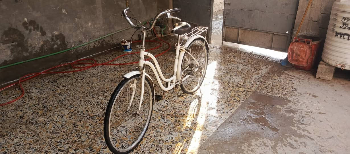 السلام عليكم بايسكل بطة للبيع السعر ٥٠ بايسكل كامل كلة شغال المكان بغداد المشتل الشراي يتصل عل رقم ورجائن المو شراي لا يتعبني ***********
