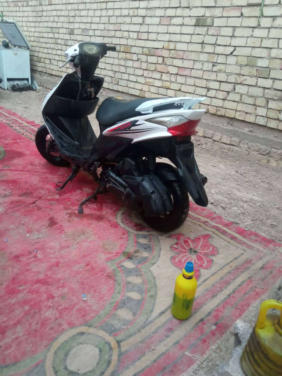 دراجه للبيع متروكه بس شغاله كهربائيات كلها شغاله ابيع كوم حديد مكان الرشاد قرب فلكه حي النصر السعر 200وبيها مجال بسيط
***********واتساب
