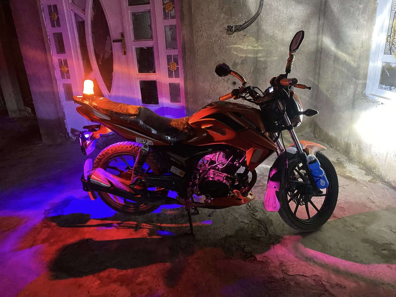 هيومه نظيفه وحلوه موديل ٢٠٢٢بدون اوراق السعر ٨٠٠وبيه مجال  نقص برغي مابيه مقفوله الرقم***********
