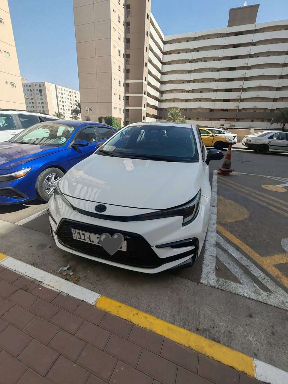 السلام عليكم للبيع
كورلا 2023 شكل ال s فول مواصفات

تحديد مسار 
كامرة دوارة 
اوتو هولد 
كرسي كهرباء 
داخل جلد بلادي 
فتحة سقف 
قطعتين تبريد 
السيارة بيهة كت كامل بيانو بلاك 
دواسات ريزلاين حوضية اصلية 
رقم بغداد بأسمي 
هزة جديدة 
بيهة جاملغ جهة الصدر 
والدعامية الامامية مصلحة فايبر وصابغهة وخال صورة الضربة قبل الصبغ 

السيارة ماشية 66 الف 
مكان السيارة بسماية
السعر 21 مليون الي ميعرف بالسيارة ليطب ويتمنطق بكيفة
***********
