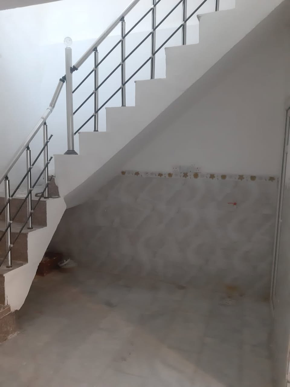 بيت 🏠 50 متر طابوق مسلح ارضيه مرمر جاهز للسكن حي العباس خلف ألعاب عبسي من صاحب الأرض مباشر بيع مستعجل السعر (٥٥) قفل 🔐 
***********
