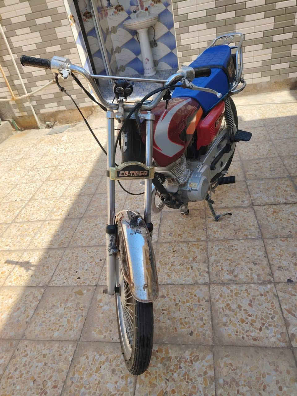 سلام عليكم درجة تايكر صولي دراجه نضيفه ما مفتوح المحرك العنوان ميسان قلعت صالح شراي يتصل ***********
