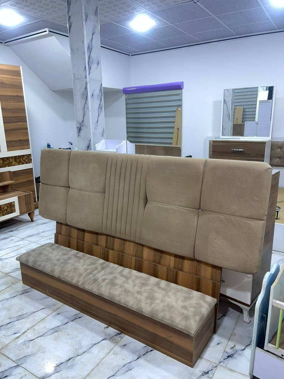 السلام عليكم.. طبعا بقالي كم يوم واطلع من المحل بقت عندي اخر غرفتين وحدة خمس قطع ب٣٥٠الف مع التركيب والثانية ٧قطع غرفة حيل ثكيلة وماركة ونظافتها ١٠٠٪ سعرها ٥٠٠الف مع التركيب اسعار تصفية يعني بسعر مشتراهم الموقع حي البكر فرع نادي نينوى الرياضي وهذا رقمي للتواصل *********** موصل, نينوى
