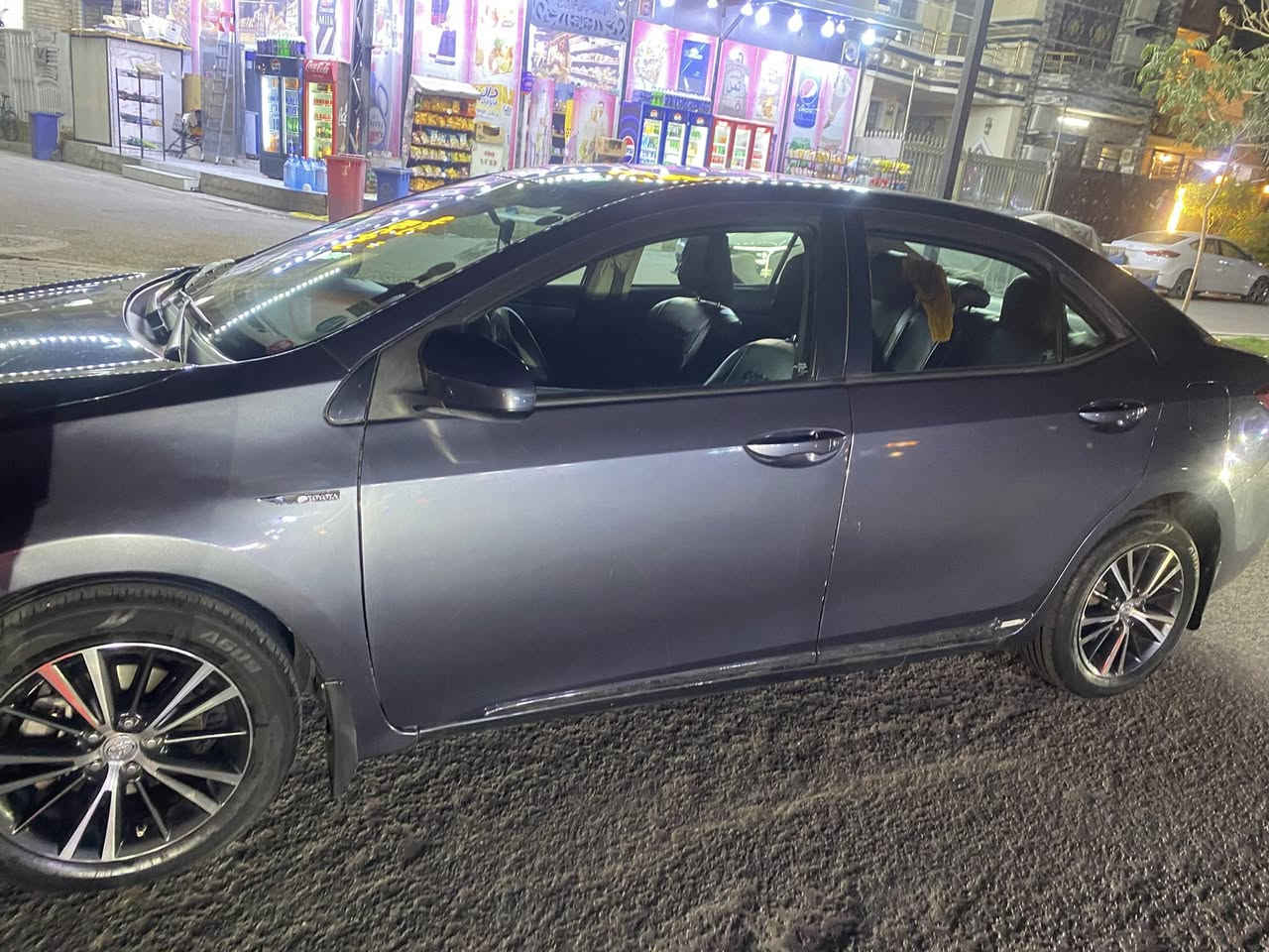 سلام عليكم كورلا 2017 وارد امريكي le بلاص تجي فول عدا البصمه مكينه 1800 مكفوله سياره على وضع شركه صبانه ممدود عل بنيد تجي وتشوف بعينك ودهن كله اصلي ميتاسو 
جاهزه للاخير تخم تاير باتري صدر تبريد 
بجم كبس وبس على حادث امريكا ايرباك برده فقط رقم اربيل الدولي سنويه وهزه جديدات 
مكان سياره بغداد ابو غريب الزيتون سعرها 135 بيها مجال شي بسيط
***********
