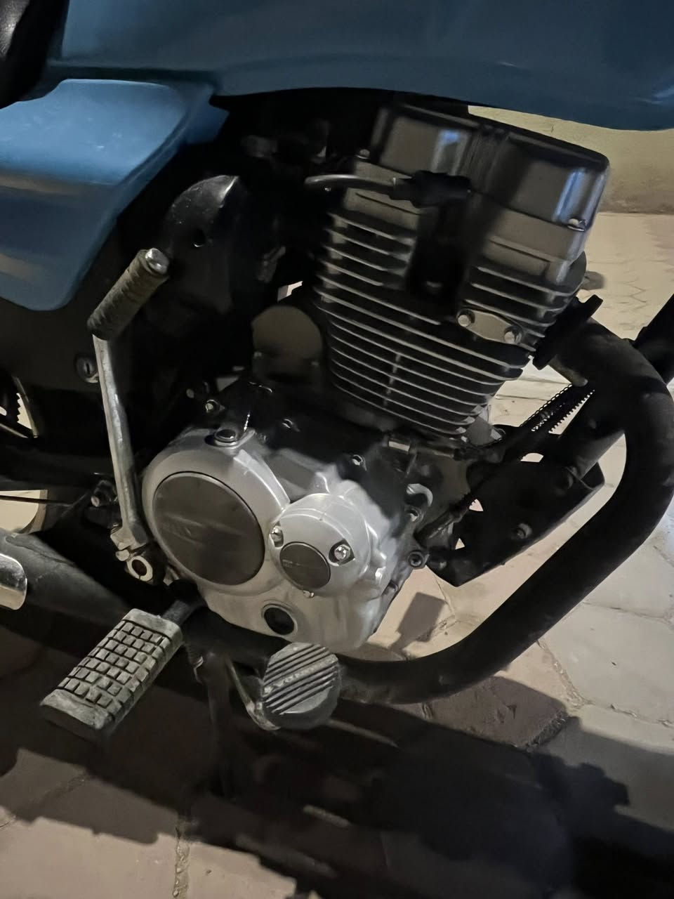 السلام عليكم شباب دايون  عضم 23 محرك مامفترح شرط تشغل وتروح انضف من الصوره بعد   مكان كربلاء الحسينيه الرقم ***********
