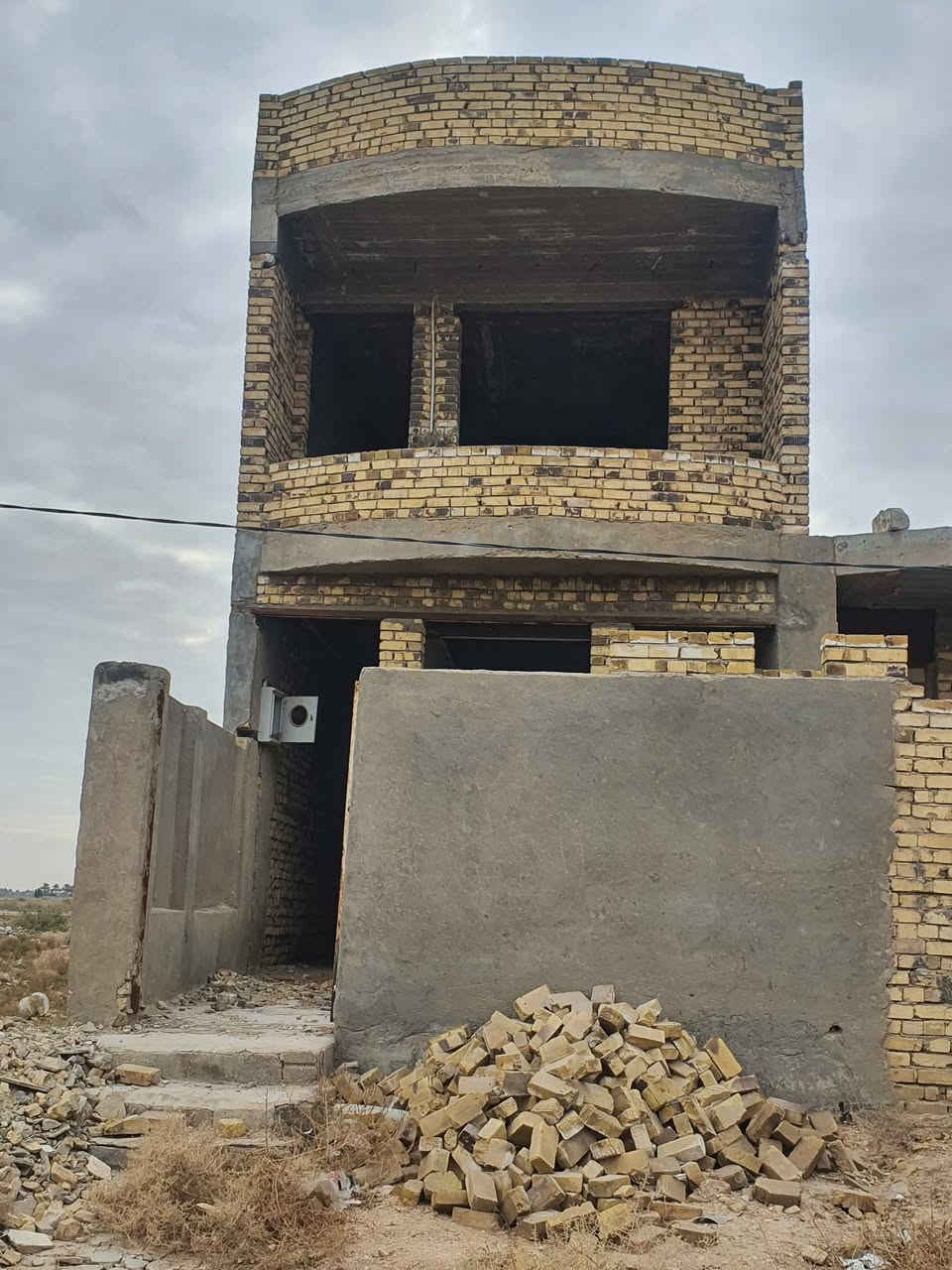 للبيع مشتمل بناء حديث طابقين مساحة 100 التاجيه السعر خاص بيع مستعجل ***********
