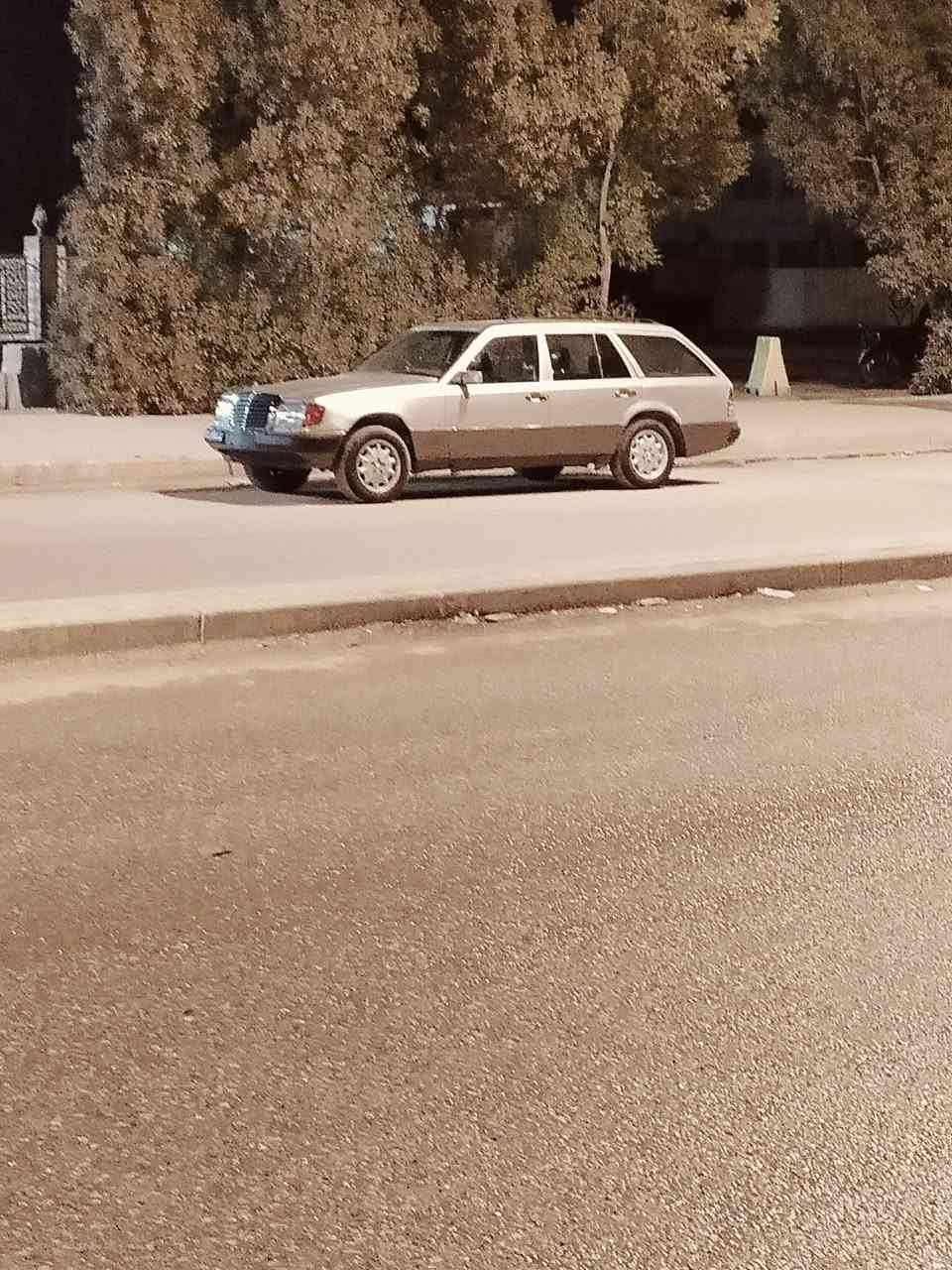 سلام عليكم للبيع او امراوس بسياره نضيفه مارسدس دب رقم بغداد دولي
صبغ عام بدون ضربه قويه  مكينه VVt3000اقتصاديه  
كير حاويه مال باجيرو ترايك وين ماتريد من الشمال للجنوب صدر خلفي وامامي جديد باسم جاري تايرات قبل شهرين شادهن السيارة حلوه ومال جناي تضرب كير وتطلع وين ميعجبك مكان السيارة بابل مسيب سعرها 43 وبيها مجال رقم الهاتف ***********
