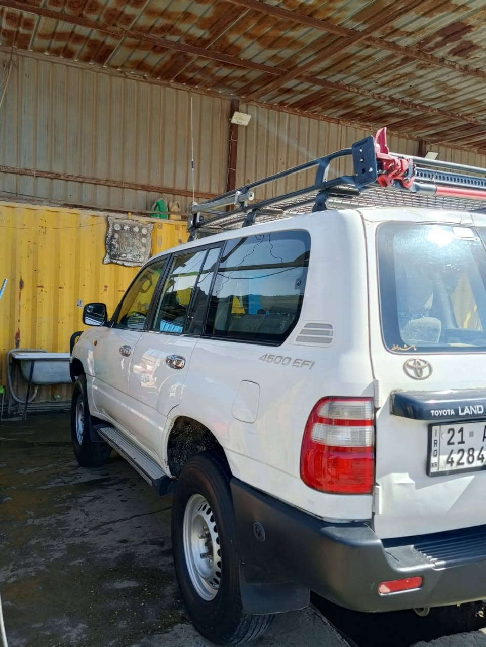 لاندكروزر للبيع  موديل 2000 سلك فول عادي محرك بنزين مزودة وجاهزة من كل النواحي السعر 135 وبيها مجال 
***********
