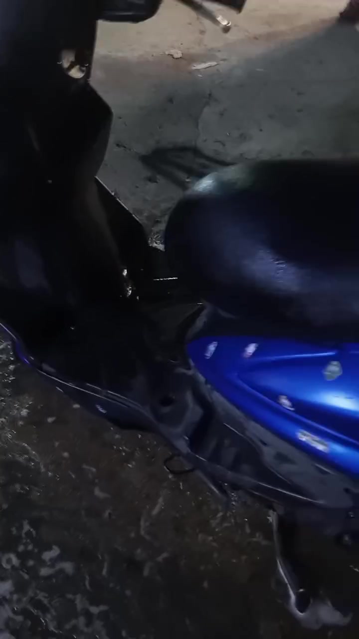 سلام عليكم سكنس فحل نوزل دراجه نضيفه مابي يي نقص كهربيات كله شغال مالته مكينه ناعمه حلو لا تبخير ولا تنقيص زوج تايرات جداد بيه جاهز درجه مكاني بغداد المشتل ر***********
ريده475
