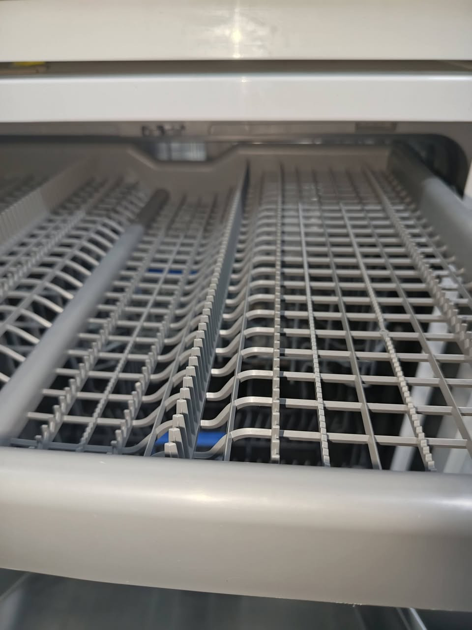 سڵاو غەسالەی قاپ شۆر 2جار بەکار هاتووە سفر سفرە  سیدسادق سعر 325هەزار ***********
