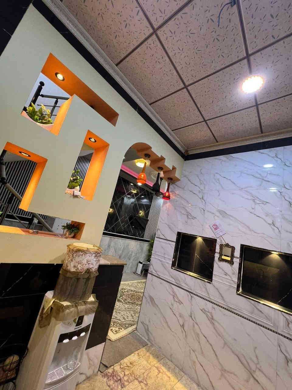 تحفة فنية 🪬
دار للبيع مساحه 50 متر طابقين ونص بناء طابوق درجه اولى أرضية مرمر ديكورات مغربي الواح كل البيت تبريد مركزي...  فول الفول يحتوي على ٢ غرف نوم وصاله واستقبال ومطبخ وصحيات عدد 3 غربي شرقي مغاسل داخل وخارج جديد البيت
العنوان كربلاء القلعه كاع محمد حلوه قرب سايدين الجديد خلف التجاري قرب مستشفى الكفيل يصلح سكن او حسينيه للزوار طابو زراعي إقرار محكمة سند 25
يبعد عن الامام الحسين كيلو ونص فقط 5 دقايق توصل يم الامام الحسين يصلح سكن او حسينيه للزوار
السعر ١٤٨ مليون
للإستفسار والاتصال
 وتساب
*********** 
*********** 
وجه المنشور لقاربكم و أصدقائكم #متابعة_قلب_تعليق_مشاركه #تابع_البيج_لترى_كل_العروض_الجديدة#
