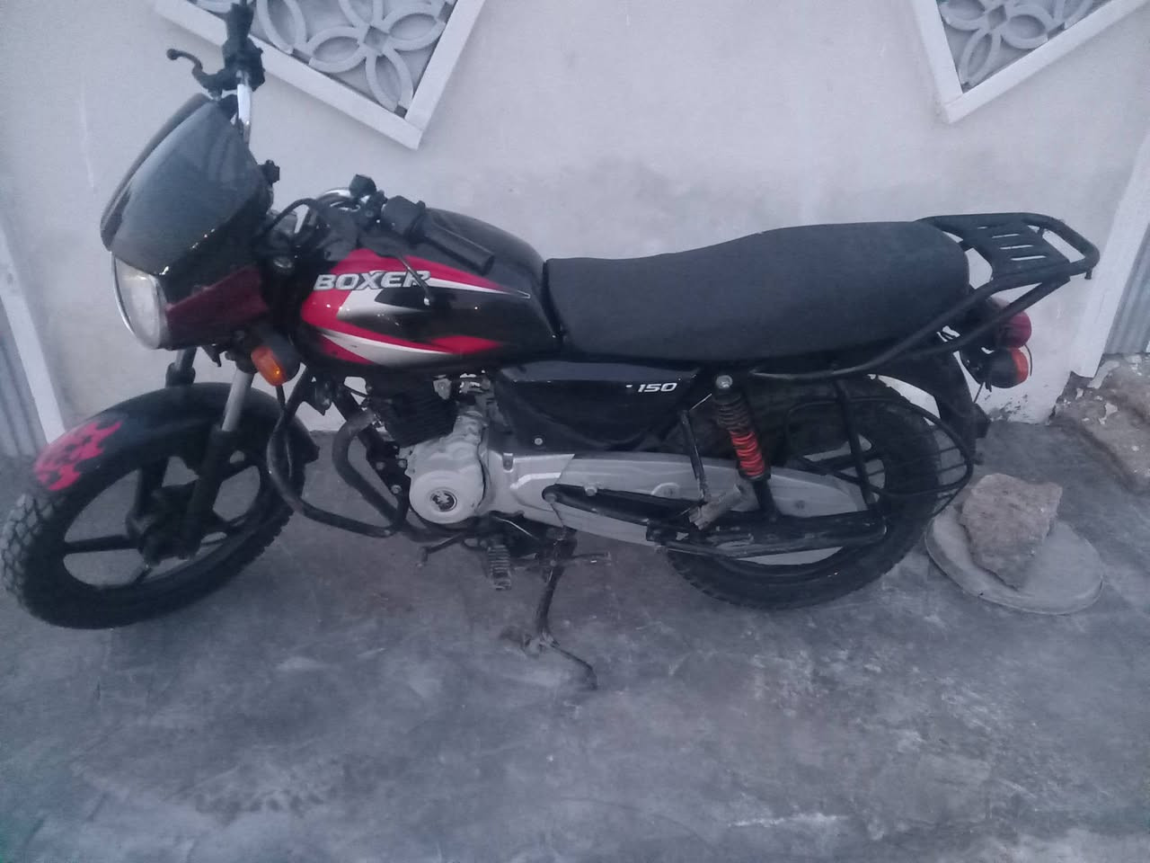 السلام عليكم دراجه بوكسر موديل 23 دراجه جديد يرادله تفيلس وبيه خيط تبخير ومن تحمه يروح دراجه أوراق كامله دراجه سلف اشاير كلوب عداد كلهن شغالت السعر 1500 مليون وخمسميه وبيه مجال بصيط المكان بغداد حي اور الرقم *********** اتصل وبل خدمه
