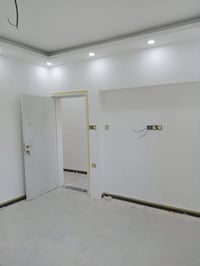 الصبغ مو بس لون وفرشة، الصبغ هو واجهة بيتك وراحتك النفسية. أنا ما أسلم...