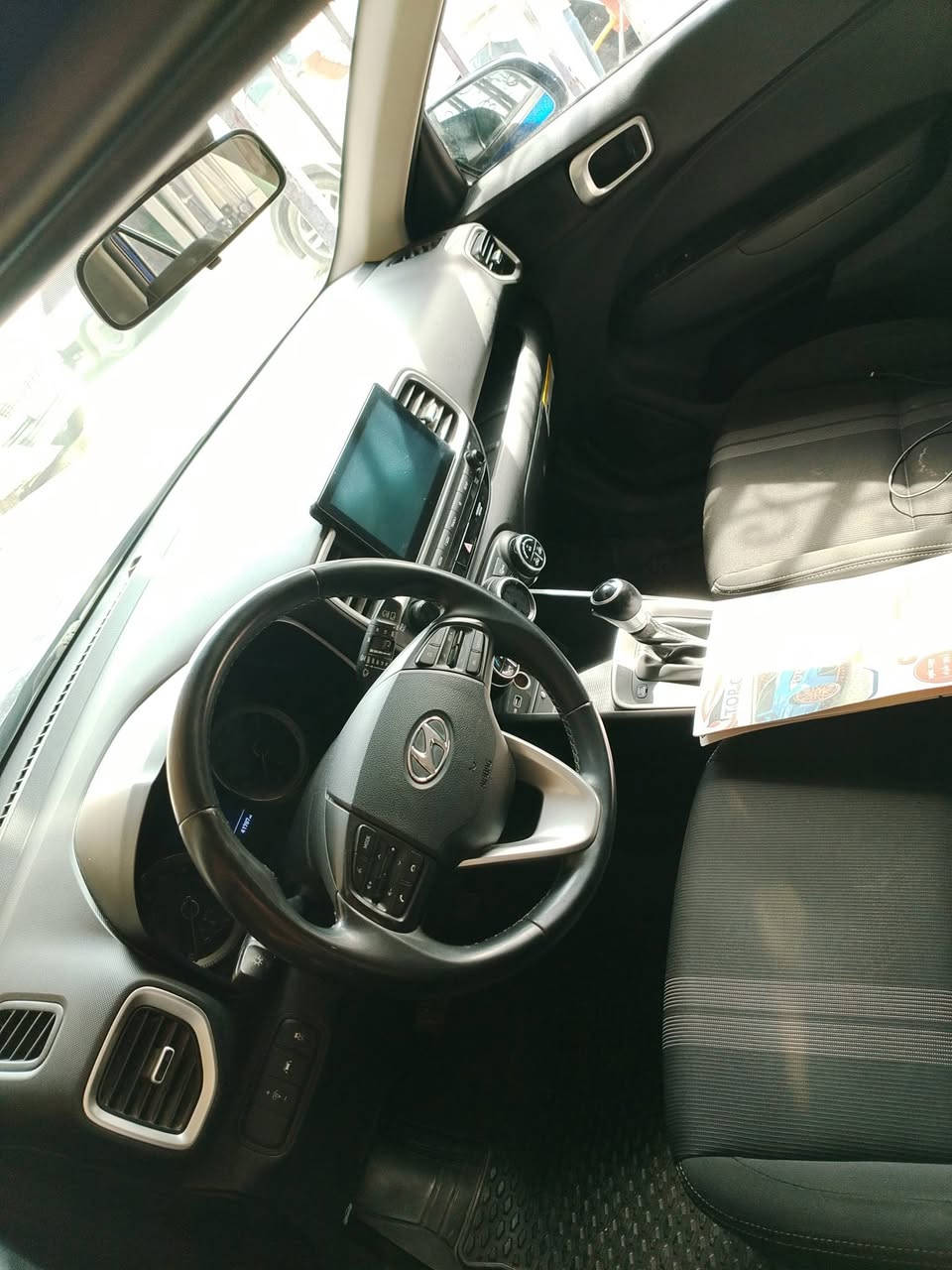 السلام عليكم 
هونداي فينيو موديل 22 رقم بغداد نكليزي سنويا جديد 
فول مواصفات سياره. ماشيه سياره 41. صور الحادث موجود بل حادث حلو. كير محرك تبريد مكينه كفاله 
تخم تاير شواصي مكفولات سعار سياره 124بي مجال شي بسيط للعنوان بغداد بلديات نتصل وتدلل 
***********
