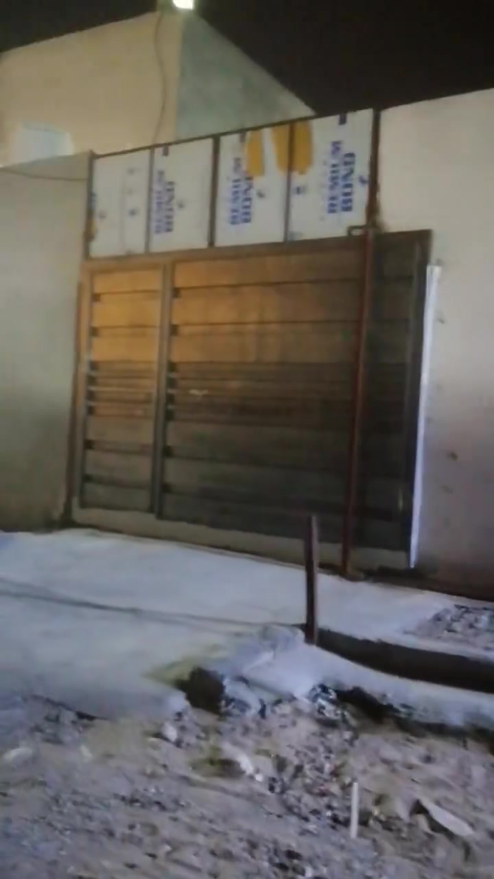 بيت بل زبير اندلس مساحه ٢٥٠ متر بناء كونكريت ٣غرف مطبخ حمام داخلي ومحل وكراج ٩في ٩ طابق٢مخزن دوانيه خارجيه ***********
