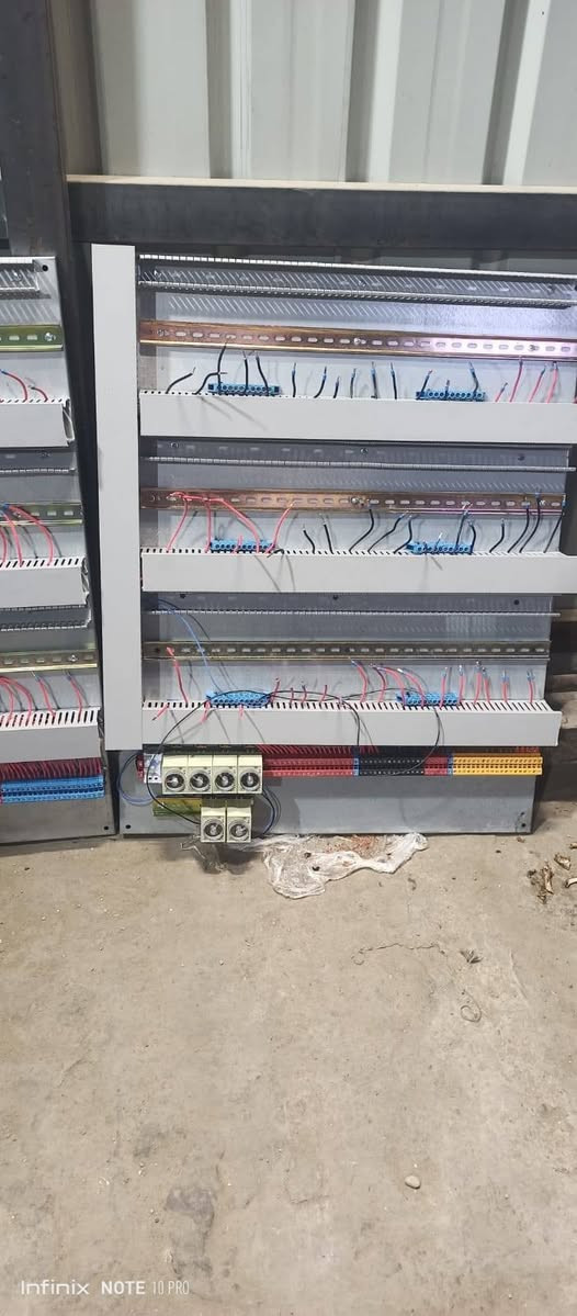 سلام عليكم احنه كادر صفيه ويارات برد داخلي وخارجي شغل نضيف درجه اوله وين ما جان نجيك الستفسار اتصل علرقم او وتساب ***********
