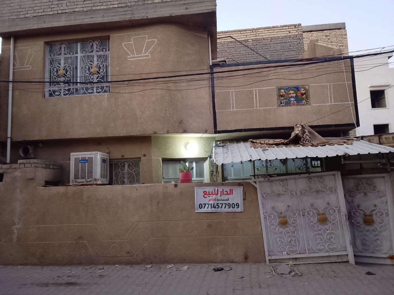 السلام عليكم للبيع دار المساحه 100 متر طابقين كامل كله طابو زراعي سند 25 العنوان البيت وراه السجه شارع بيت موزان السعر 100 وبي مجال ***********
