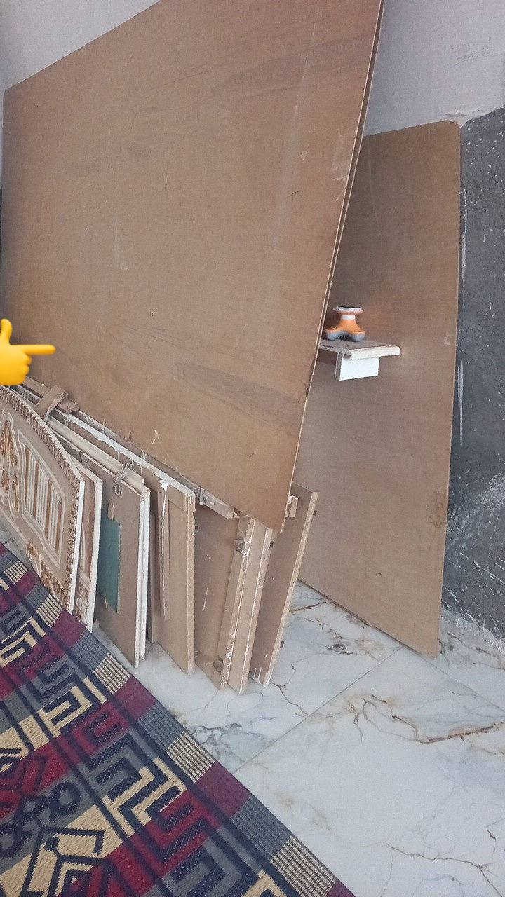 سلام عليكم اخوان عندي غرفه نوم كامله للبيع بيه 6 ابواب مال كنتور وبيه 4 ميوز صغار  وبيه زاويه بيه  خانات 2 وفوق خانه هم جبيره / السعر 650 الرقم /***********/
