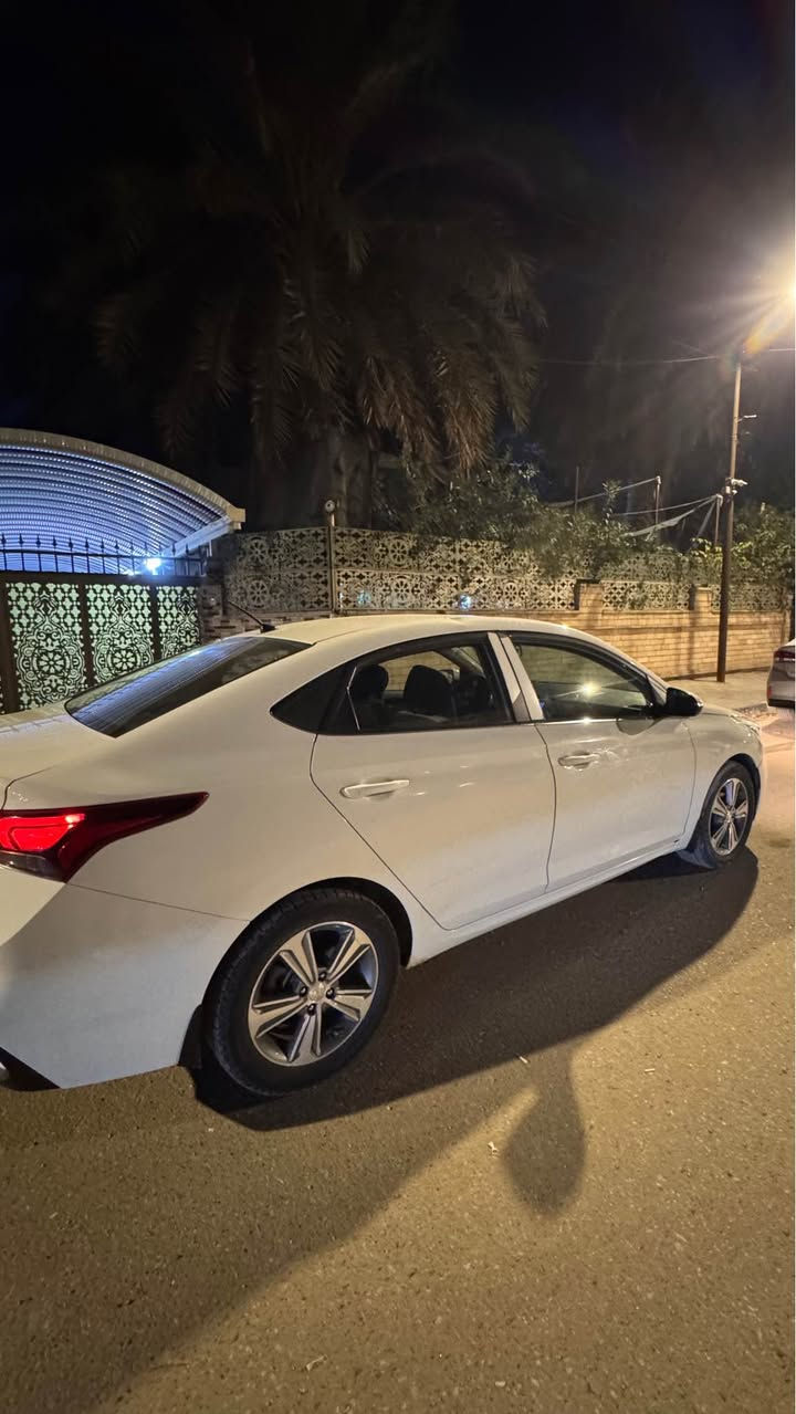 هيونداي اكسنت مديل 2020 
بأسم شركة اربيل مخلصه سنويتهه ماصار هواي 
السياره مكفوله ماعدى شوف العين بيهه طخات بالبدي وبيهه كم رصعه بس ماينشافن الرصعات ماشيه 65 الف مكينه كير حداده كله ع وضع الشركة السياره صار 4 سنوات عدنه السعر 125$ والشراي بالخدمه موجود وتساب *********** المدينة, البصرة
