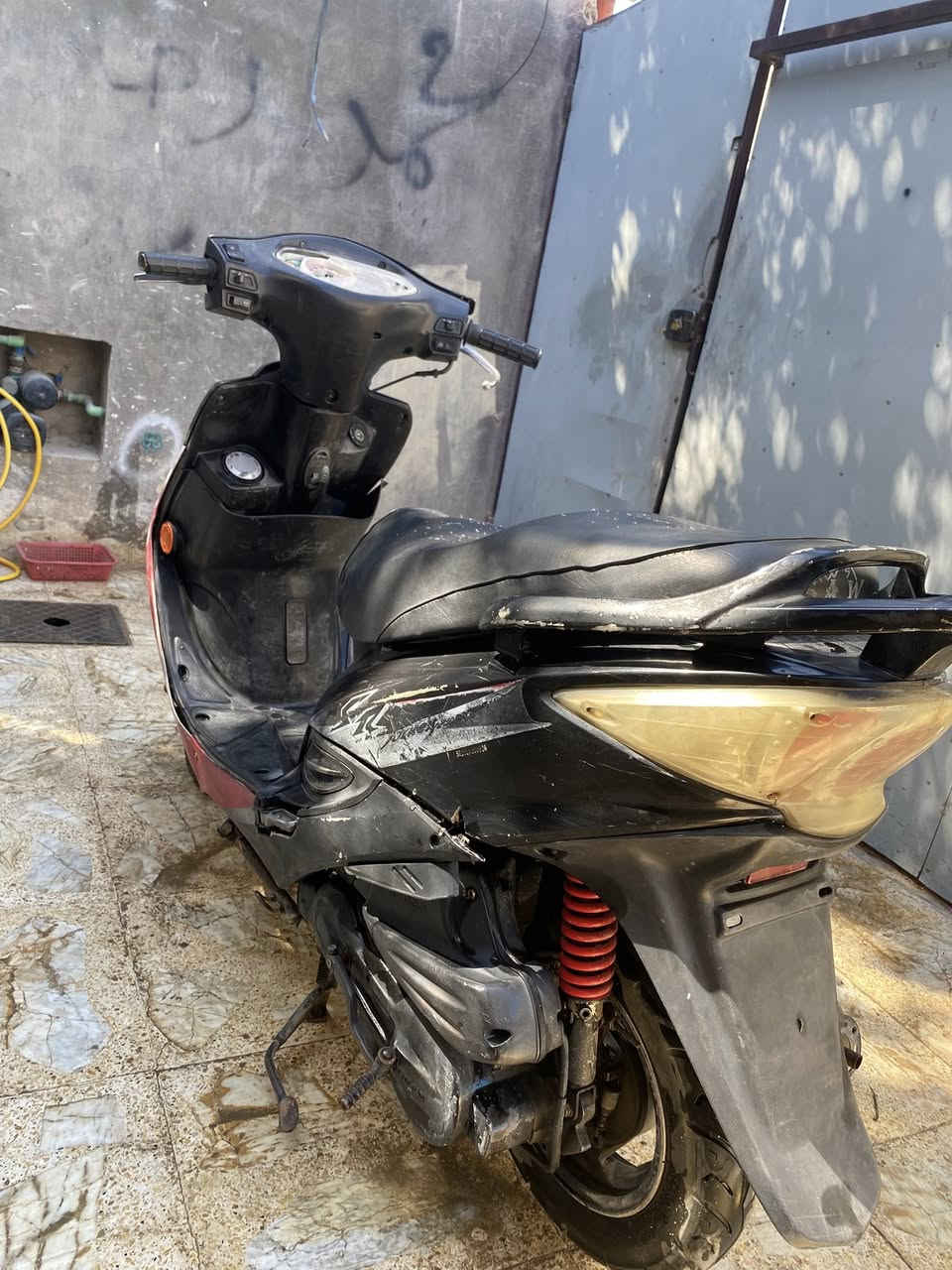 للبيع ٣٥٠ الف وبيها مجال  *********** متواجد ع الخاص
