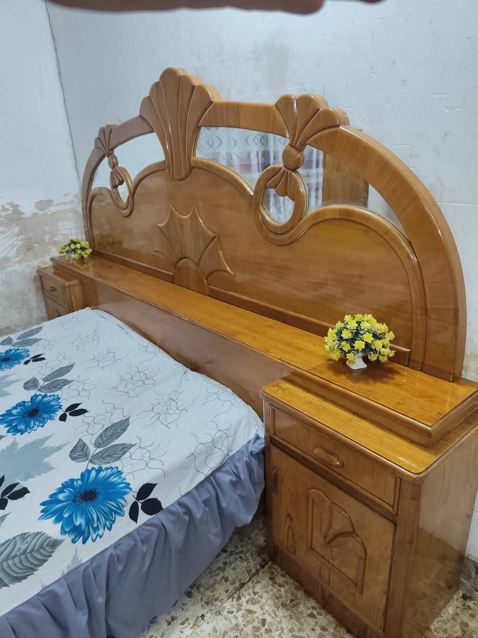 غرفة نوم للبيع تسكام صاج داخل وخارج استخدام قليل مابيها اي ضرر مكاني حلة شارع 80 قرب  مدينة ألعاب ارض بابل ***********
