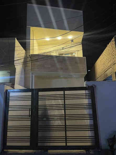 دار للبيع
في منطقة الدورة _ابو دشير _ شارع الضغط 
المساحة 100م 
تم ترميمه حديثاً 
يحتوي المنزل على طابقين :
الطابق الارضي يحتوي على مطبخ و صالون و صحيات و كراج يسع سيارة
الطابق الثاني يحتوي على غرفتين و صحيات 
و كذلك سطحين 
السعر 200مليون و قابل للتفاوض
للأستفسار 
***********
