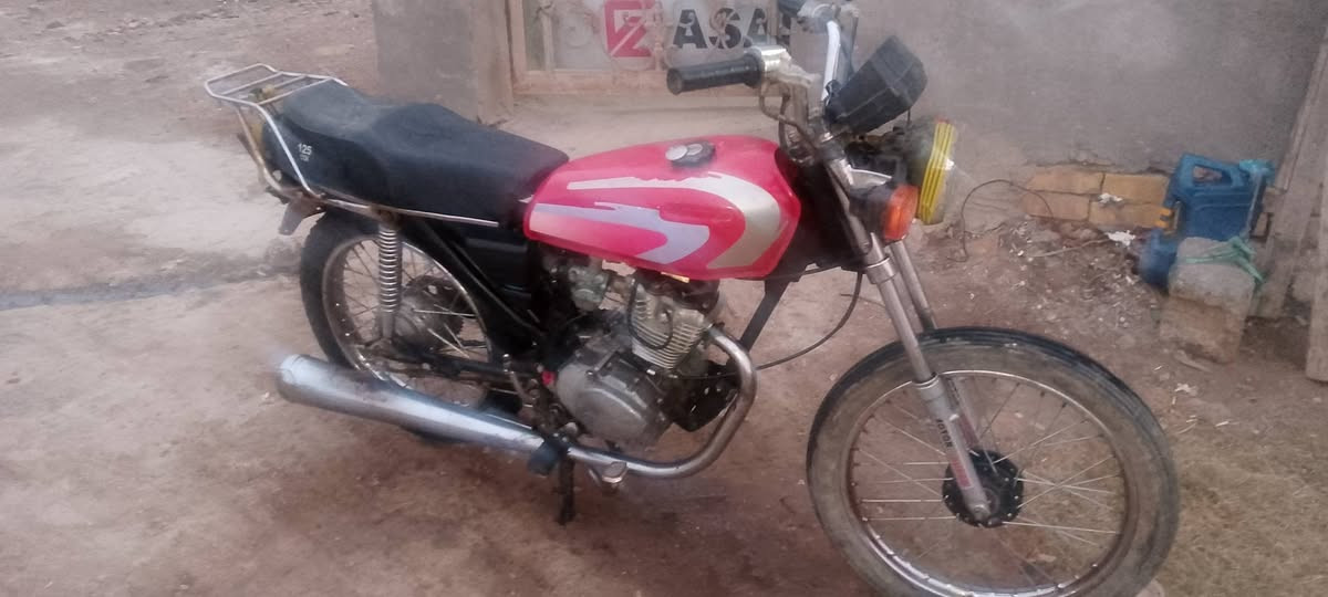 السلام عليكم دراجه للبيع اوراق 2017.  نامه سعر 350.  بها مجال /***********  اوراق اصولي
