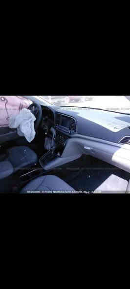 سيارة الانترة 2017
حادثه الجاملغ الامامي اليسر وباب السايق
كير ومكينه خير من الله 
بدي السيارة بي بعض الملاحضات
ماشية 61 m
السيارة عارضه 130 ورقه
***********
