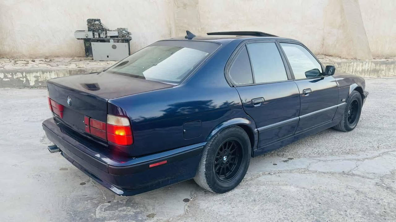 بیئێم مۆدیل 92 مەکینە 520کەپسی گێڕتەرح سڵاید ئاڕم پلاستیکی سلێمانی بەشەرتی گێڕومەکینەوتەقەوڕەقەو کارەبای داعمولێدراوی نیەسیعری 35گەڵا ژ.م *********** ڤایبر واتساپ تلیگرم حلبجة, السليمانية
