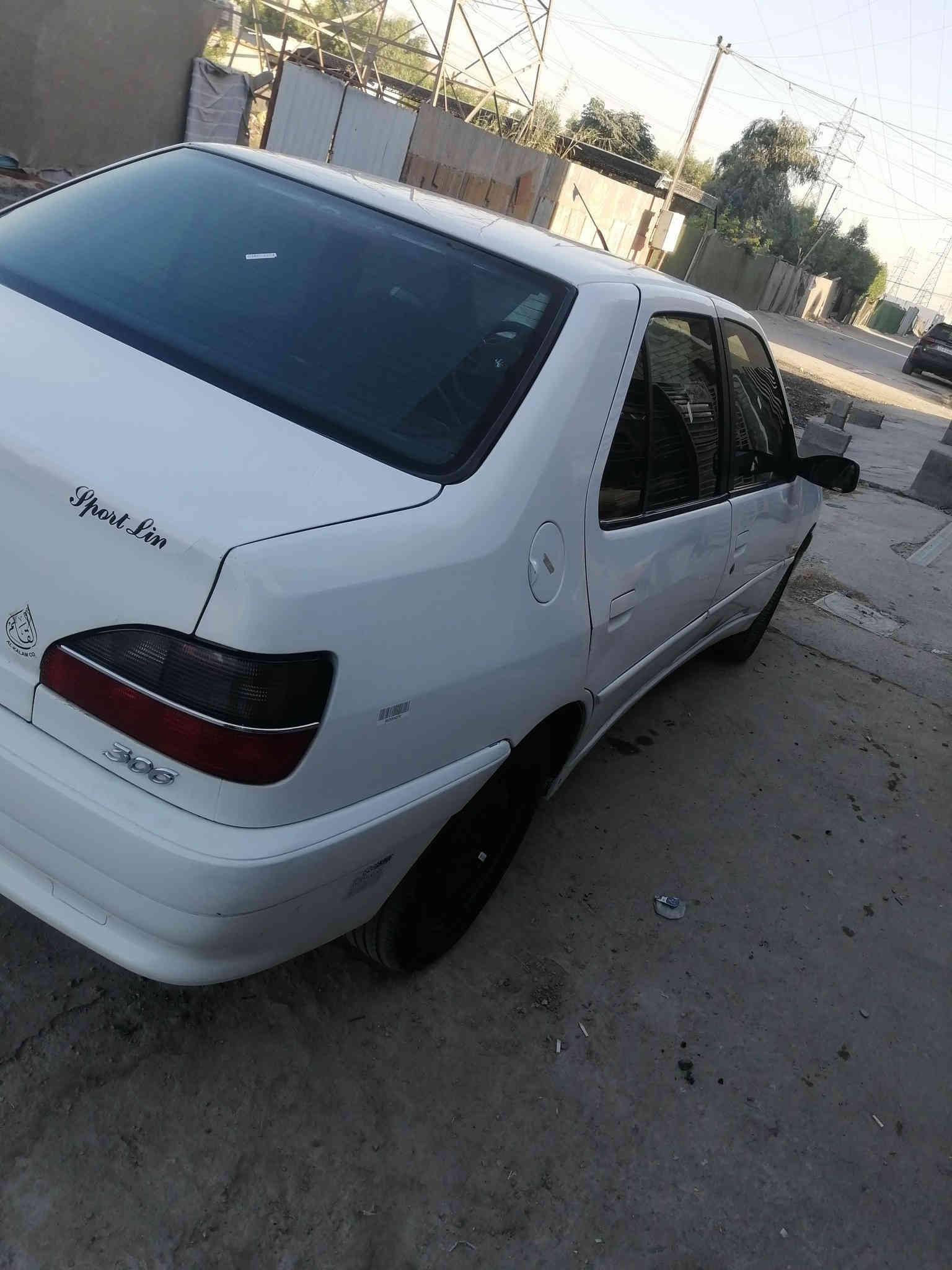 السلام عليكم للبيع بيجو ٣٠٦ موديل ٢٠٠٢ ابلاد بدون جطل كهربائيات كله شغاله حته الجداحه مسجل شاشه ٤سماعات شغاله غرفته نظيفه اناره داخليه شوفت عينك  وحله من الصور مكينه كير تايرات خير من الله بيه فقط طخه جوه قبق البانزين السياره احله من الصور تجي وشوف السعر ٥٨بيه مجال رقم الهاتف ***********  السياره بأسمي  مكاني بغداد الدوره
