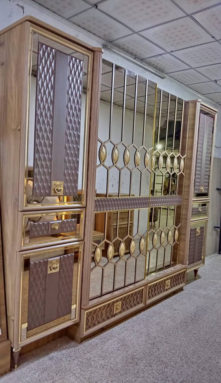 معرض مهند البجاري موصل حي البكر قرب شارع الاطباء لبيع وشراء الغرف النوم التركي يوجد لدينا معارض بالغرف اللي عنده غرفه يدزه خاص يريد يبيعها عنوان المعرض موصل حي البكر قرب شارع الاطباء يوجد لدينا غرفه نوم تركي تتكون من تسع قطع نظافه 100% نشرات الغرفه كلها شغاله طول الكنتوره 3 امتار ***********
