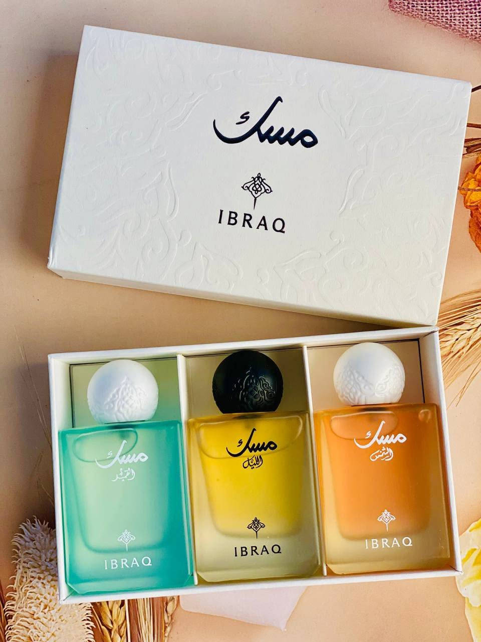 بوكس عطور مسك الشمس ☀ القمر 🌙 والليل 🌑 – 10 مل × 3 | إبراهيم القرشي
ثلاث نفحات من السحر والعراقة، في علبة واحدة أنيقة تعكس فخامة العطور الشرقية.
📦 المجموعة تحتوي على :
مسك الشمس : دفء وإشراقة بنفحات البرتقال والهيل والفانيليا.
مسك القمر : غموض ناعم ولمسة زهرية فاخرة تتناغم مع البخور والمسك.
مسك الليل : سكون المساء وهدوءه يتجسد في نفحات اللافندر والتونكا والفانيليا.
💫 حجم كل عطر : 30 مل – مثالي للتجربة أو كهدية راقية
💫 روائح ثابتة وفواحة مناسبة للرجال والنساء
🎁 تصميم أنيق يناسب جميع الأذواق🥹💞
ماستر طبق الأصـل ✅


**إذا كنت صاحب هذا الإعلان وتريد حذفه لأي سبب، رجاءا أرسل رسالة إلى الدعم الفني**