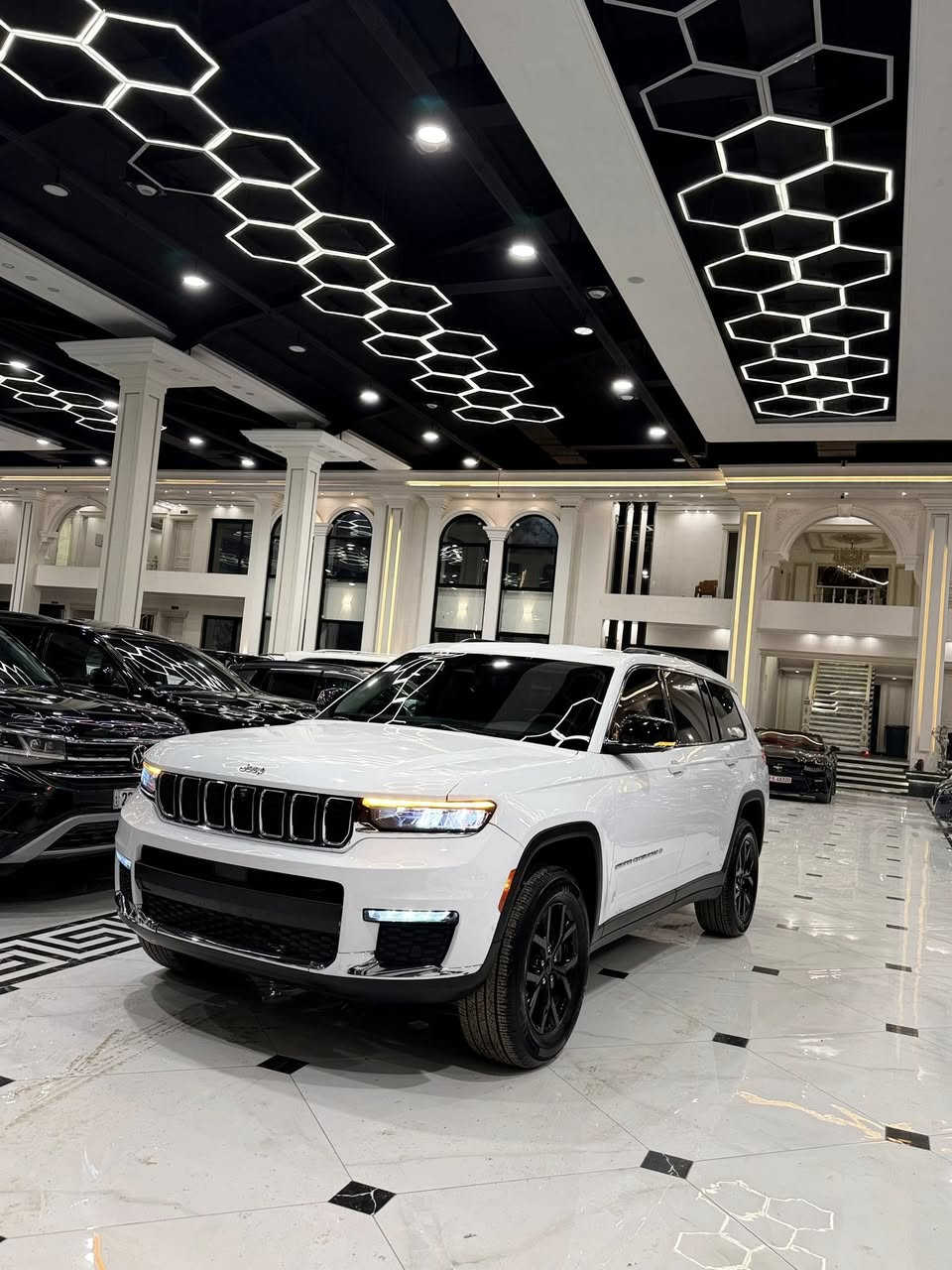 جيب كراند شيروكي وارد امريكي موديل 2023 محرك V6 سلندر مواصفات ليمتد فول فول فقط بدون بانوراما شاشه جبيره كاميره خلفي شاشه امامي الكتروني كشنات خلف شاشات كاميرات🎥خمسه امامي وجانبيات وخلفي وداخلي كشنات خزن كشنات جلد كشنات تتفيه🔥كشنات تبريد❄️كشنات خلف تتفيه🔥استيرن تتفيه🔥كشنات خلف vip سبعه ٧ راكب جامات خلف برداد بلادي تبريد مركزي موبايل📱وايليس بريك بصمه سندوك شفت مريات شفت اشاير مريات رادار جانبيات رادار امامي حساس امامي حساس خلفي لايت ليد زينون ويل كروم تحكم استيرن تحديد سرعه شفتات استيرن فور ويل يعني دبل اكسل بعد هوايه مواصفات بيها سياره مكفوله من اي نواقص كله بشرط ضرر كلش خفيف فقط ربع جملغ امامي حتا دعاميات بلادي بشرط بدون اي ضرر داخلي بدون شخوط بدون تعديل بدون تبديل بدون بقسات بدون شخوط كله بشرط ارباك طاك وراجع سستم بشرط فحص سياره برغي ماناقص بشرط سياره. ماشي ٤٨ الف مكان سياره إربيل شريكه ابو ظبي كارس سعر. 299$🔥😳 سياره بدون رقم تترقم شمالي فقط إذا عندك سياره مراوس هم اراوس حسب قناعتي 

*********** وتساب 
***********. و
