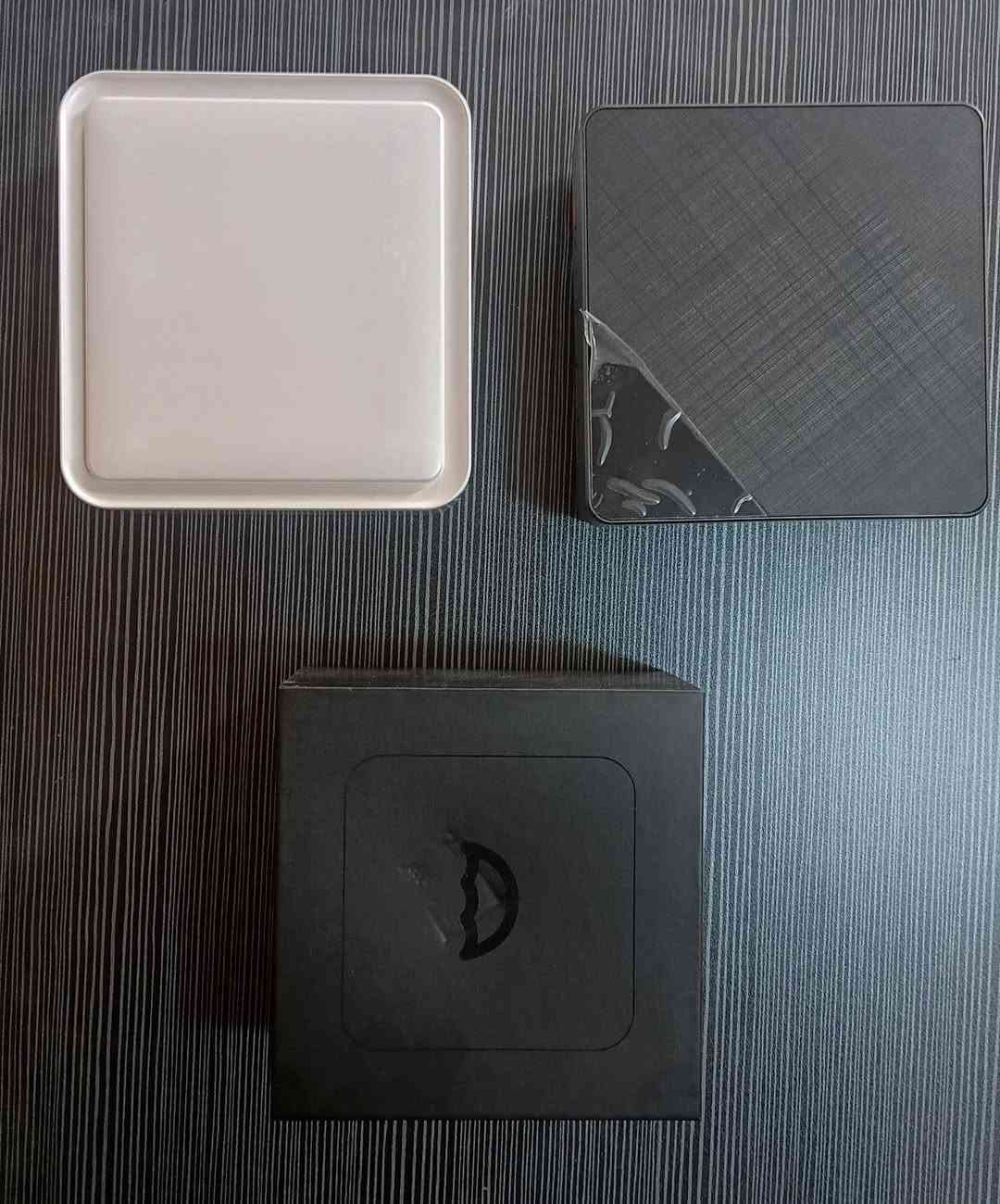 ثلث قطع mini pc 
الاول ///__ المعالج AMD Ryzen 5 6600H 
​كارت الشاشة: يحتوي على كارت شاشة مدمج (Radeon Graphics) 
يدعم ال (((ddr5)))
​ المنافذ والاتصال
​الأمام: منفذين USB 3.0، منفذ USB-C، ومنفذ سماعات 3.5mm.
​الخلف: منفذ LAN (للانترنت السلكي)، منفذ USB إضافي، منفذ USB-C، ومنفذين HDMI (يدعم تشغيل شاشتين).

االثاني// _____ المعالج: AMD Ryzen 7 7730U (أداء عالي وسرعة فائقة).
يدعم ((((ddr4 )))
​المنافذ الأمامية: منفذ Type-C + عدد 3 USB 3.0 + منفذ سماعات.
​المنافذ الخلفية: منفذين LAN (يدعم Dual Ethernet للسيرفرات) + منفذين HDMI + منفذ DP (يدعم تشغيل 3 شاشات).
الثالث 
Umbrel Home 2024

المعالج (CPU): معالج Intel Celeron N5105 (بأربعة أنوية وأربعة مسارات)
​الذاكرة العشوائية (RAM): سعة 16GB DDR4.

ملاحظة كلها شغالة وجديدة 
لكن ملاحظة كلها فارغة ما عدا الاخير الرام مدمج لكن بدون هارد  

سعر شلع القطع بالخاص وحياكم 🧡


**إذا كنت صاحب هذا الإعلان وتريد حذفه لأي سبب، رجاءا أرسل رسالة إلى الدعم الفني**