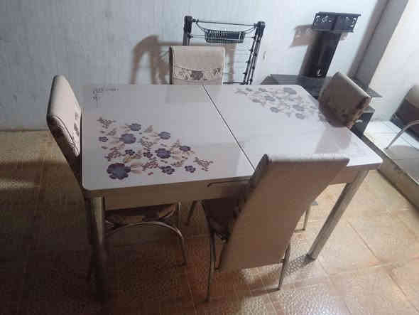 ميز طعام للبيع نظيف نظيف جدا جدا الاتصال على الرقم *********** حصرا
