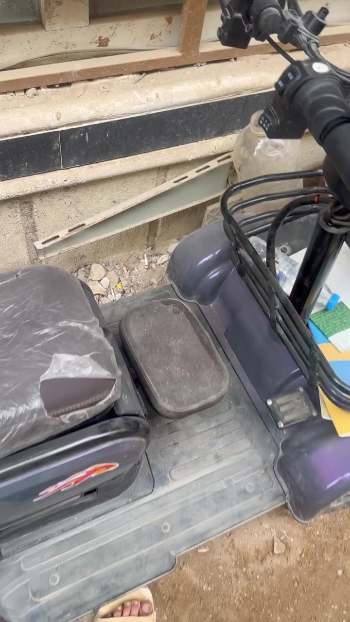 دراجة شحن كلشي شغال بيه كهربائيات كله شغاله والماطور مالته نضيف الدراجه متروكه بس كل اسبوع نشغله ونشغله ونطفيه علمود ميكعداً الباتريات السعر مليون و 100 الله شاهد احنه اشتريناها ب مليون و300 للتواصل الرقم *********** العنوان كربلاء بوبيات عامود 10
